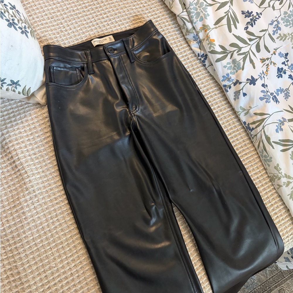 Abercrombie & Fitch High Rise 90s Relaxed Vegan Leather Pant